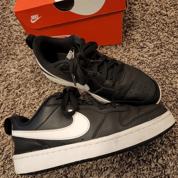 nike borough low preto